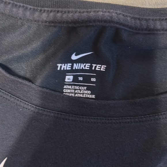 Nike T-shirt - Picture 2 of 3